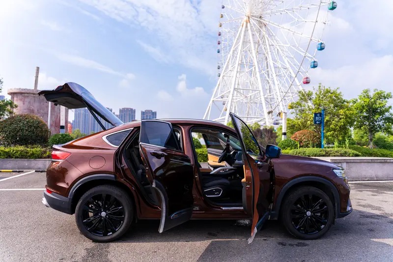 智界R7与新S7上市引发热议，哪款更值得买