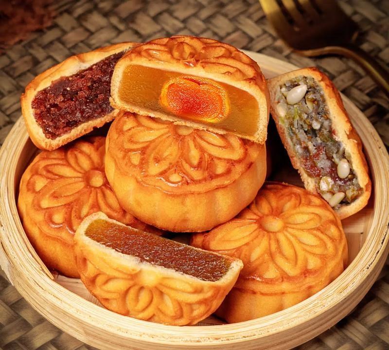 月饼那些事儿月饼属于高利润产品，厂家拼死拼活忙上一季，便能确保全年盈利。月饼