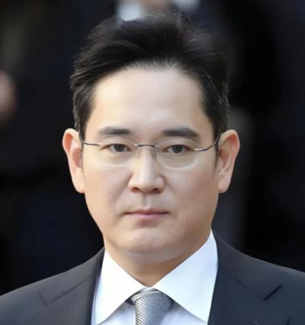 李在镕才是韩国最精明的人，作为最大财阀三星集团的实际掌权人，他每次出手都有留退路