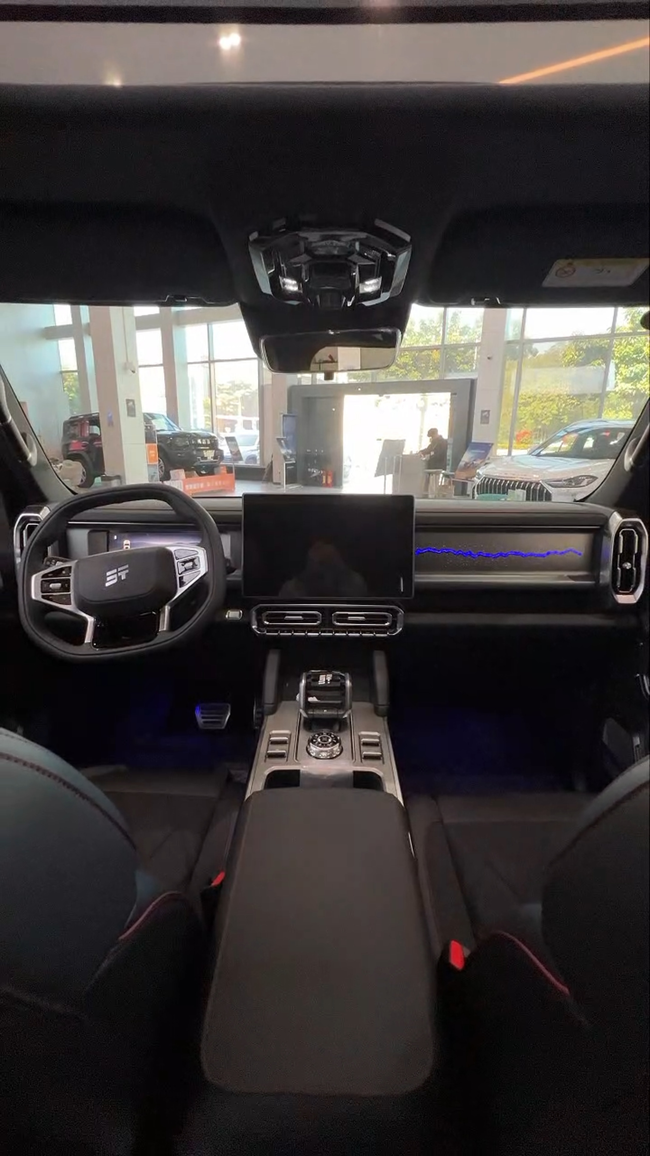 捷途旅行者骏马版，作为马年限定款硬派SUV，堪称15万级性价比王者，完美平衡城市