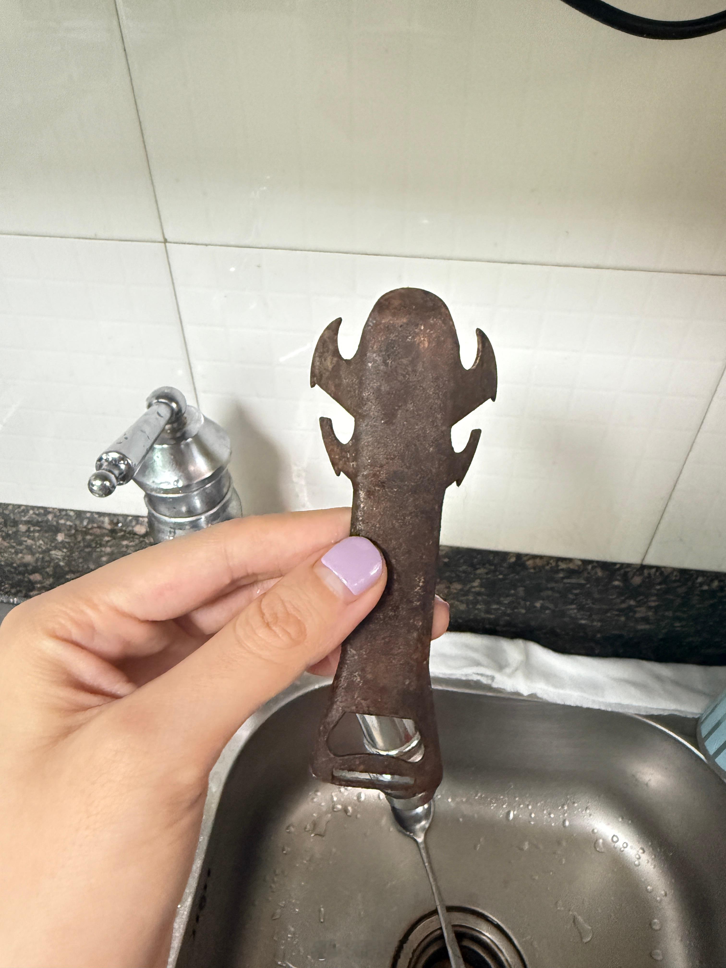 又被我妈的旧物情节震撼我说这什么啊？扔了吧我妈说好好的干嘛要扔掉