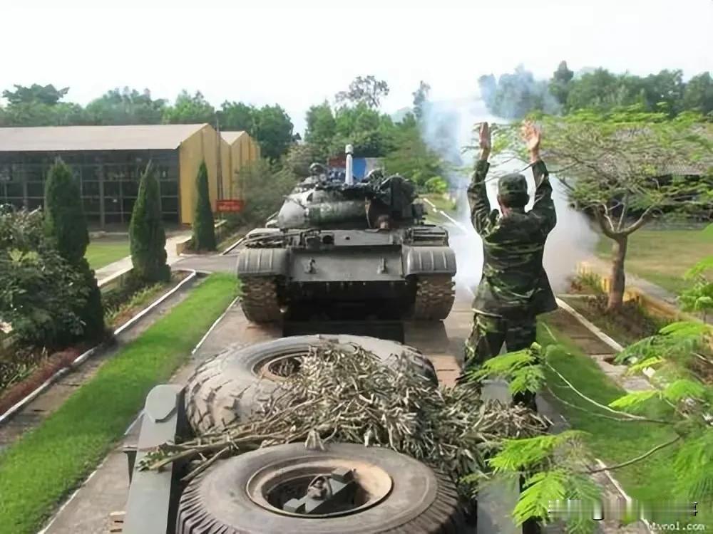 完蛋了，柬埔寨被双面夹击，输惨了？没人想到，泰国和柬埔寨冲突时候，老挝突然出