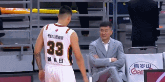 有点意思！曾繁日主动找杜锋指导，杜锋指导也是有点意外！不过杜锋指导还是第