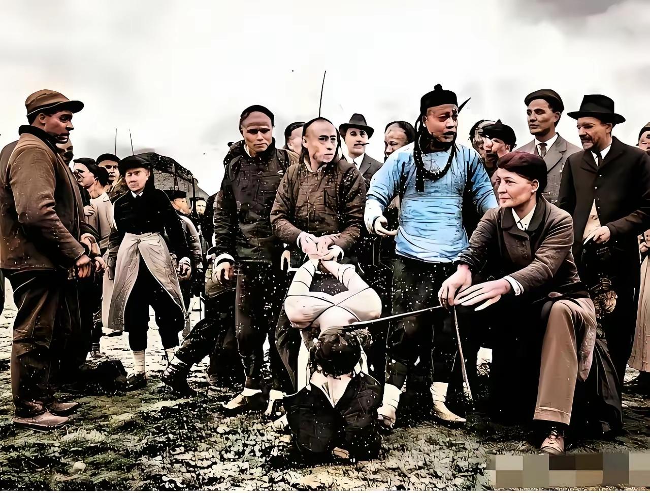 1871年，左宗棠把宁夏匪首马化龙一家几百口，全部屠戮殆尽。马化龙可不是普通