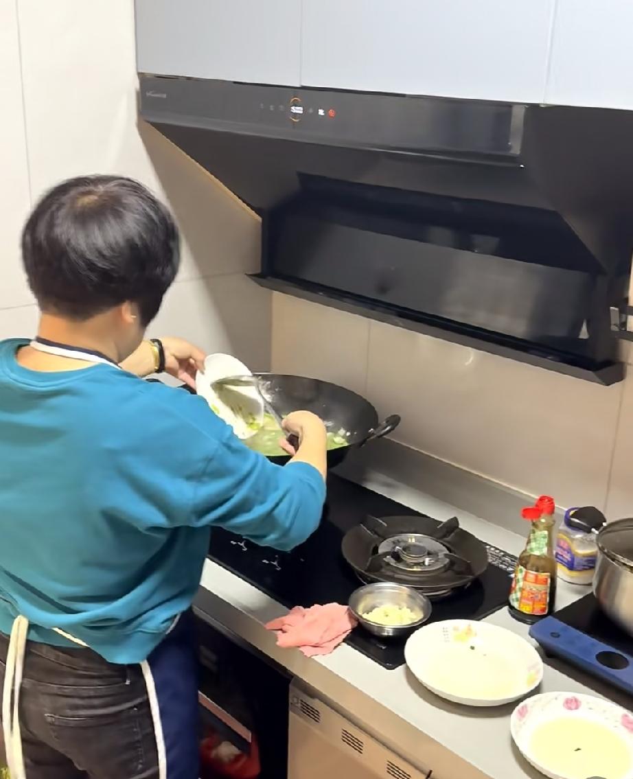 朋友说：“我观察了我妈妈半天，发现妈妈就是嫂子说的那样，一点也没夸张！以前嫂子常