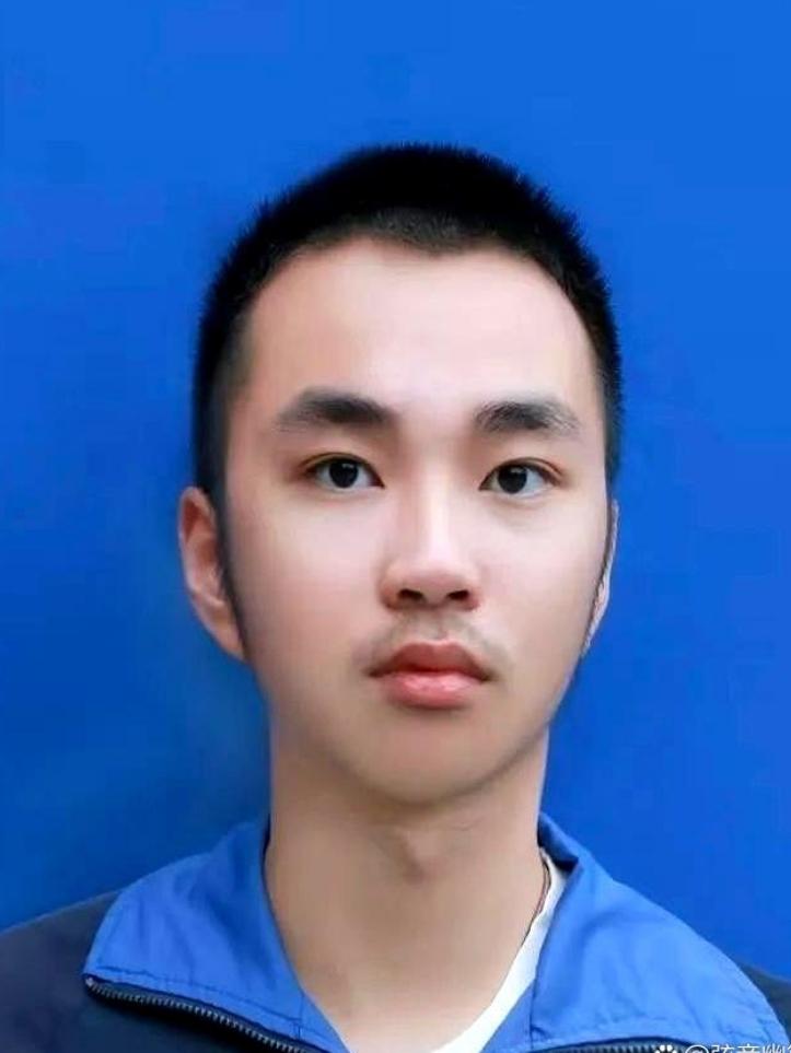 太励志！江西农村少年高考703分裸分封神，清北连夜争抢真正的寒门贵子现世！