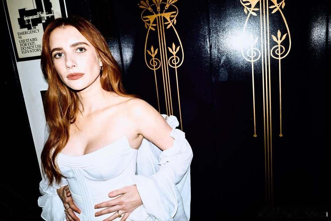 艾玛罗伯茨出席Zimmermann品牌2026年成衣系列发布晚宴的官方照，由摄影