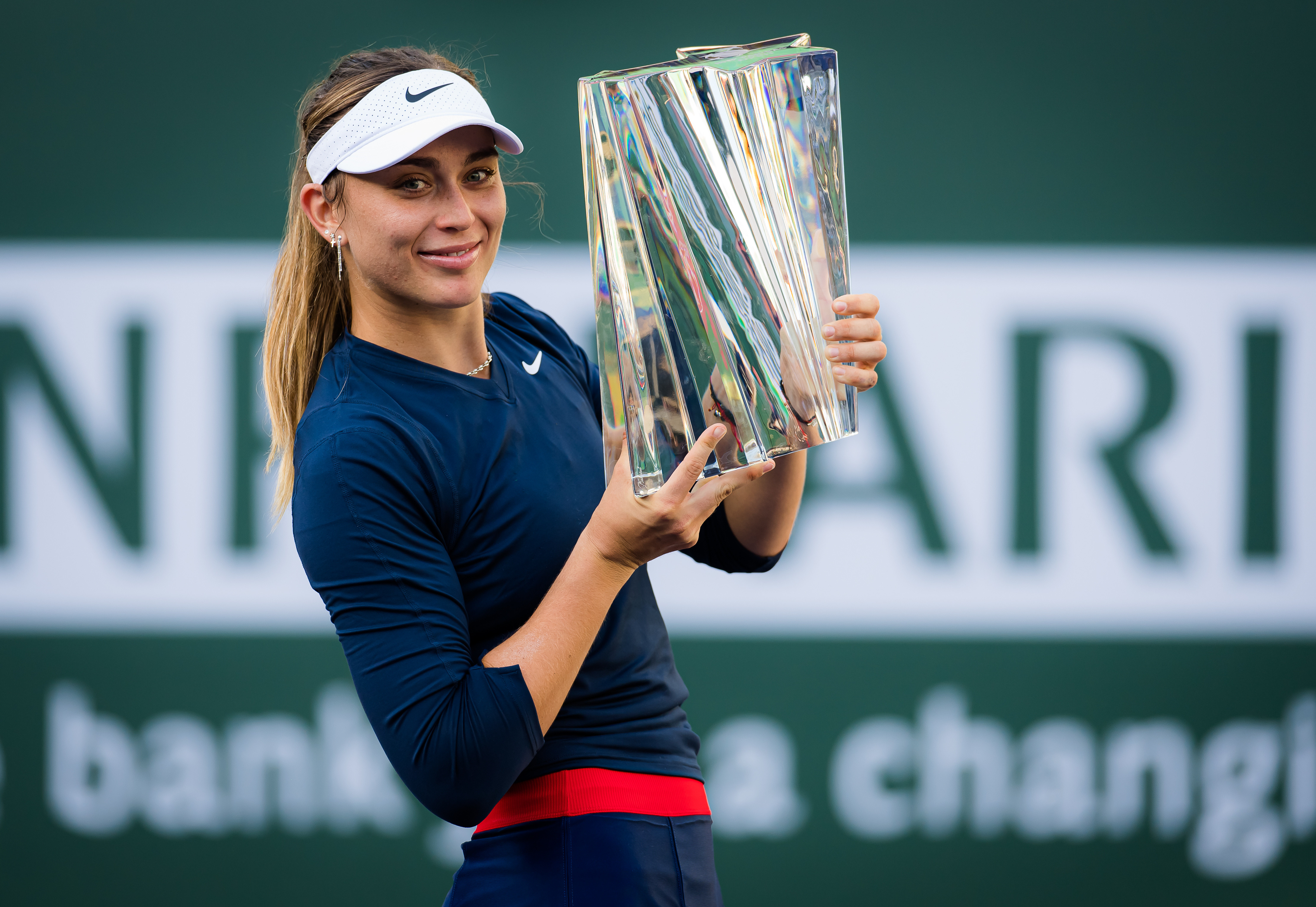 退赛消息🎙前赛会冠军、11号种子巴多萨因背伤退出WTA1000印第安维尔斯站，