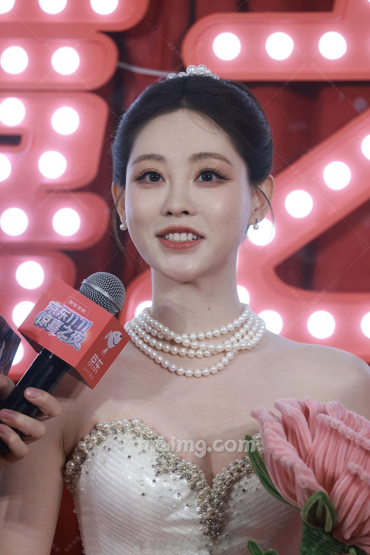 祝绪丹线下活动站台生图