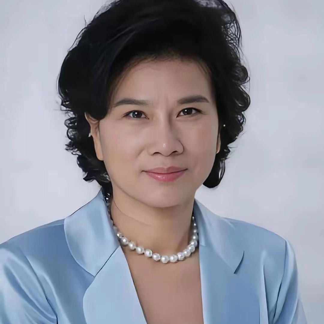 争议拉满！铁娘子董明珠股东会放狠话：不买格力家电，凭什么拿分红格力股东大会