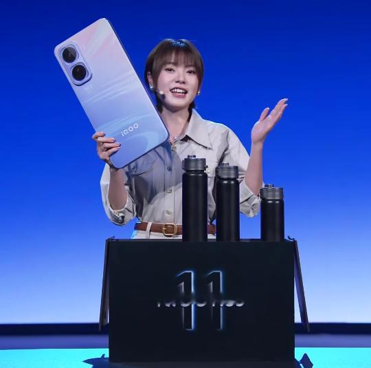 iQOONeo11发布会有在看吗？发布四款配色：面对疾风、像素方橙、疾影黑、驰