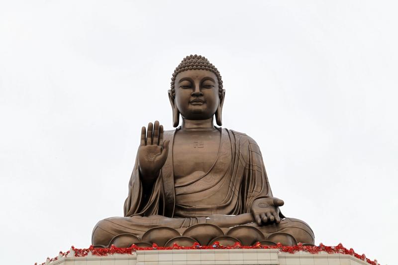 终于理解佛陀当年为什么身为太子却毅然决然地出家了人世间再大的荣华富贵终不敌生