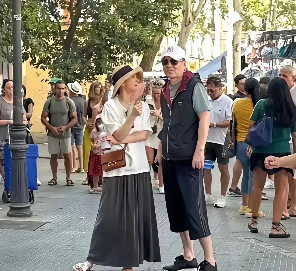 陈建斌真是个好男人，虽然和吴越的恋爱让人意难平，但是他对蒋勤勤真是一点不差，真是