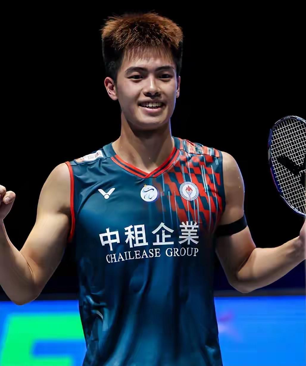 李佳豪在汤姆斯杯小组赛收获赛季首胜，终于赢了！[捂脸哭]李佳豪此前的发挥可谓