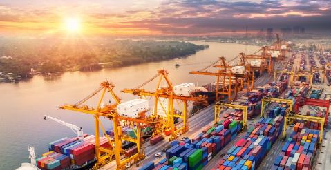 我说贸易顺差太高，并不是什么好事，少部分人在那杠，你杠什么杠？ 首先，你贸易