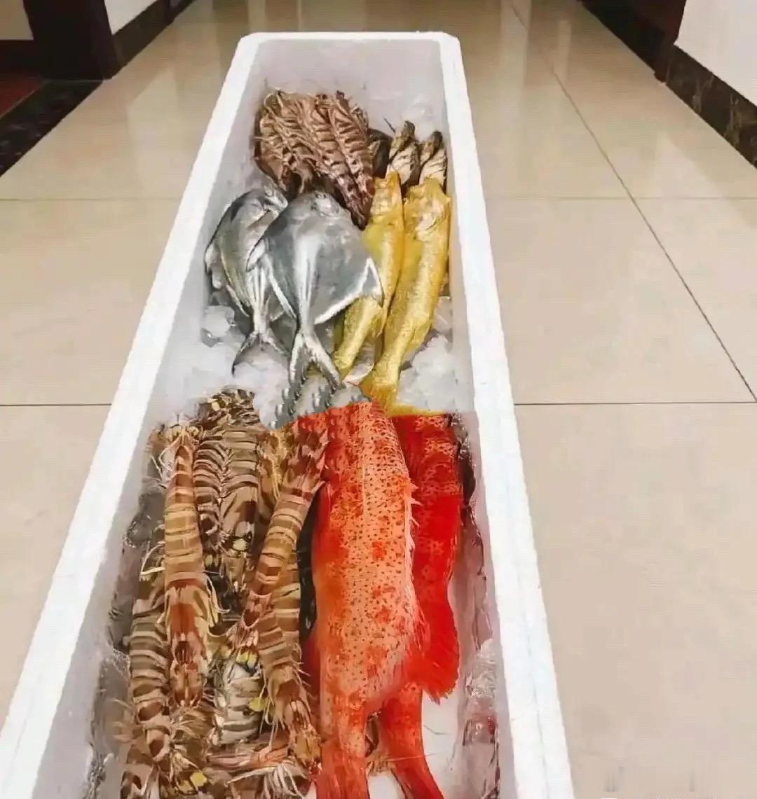 女朋友家送的海鲜，她说花了3000，不知道是不是真的啊？