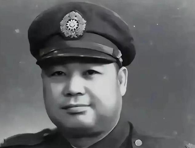 1949年赴台专机上关麟征借口探父下机溜走！蒋介石到死都没等回他。这人就是关麟征