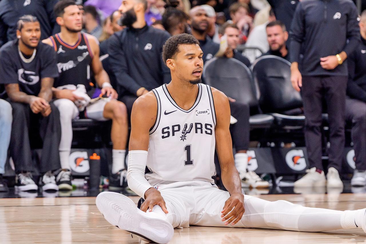 文班亚马：这几场是咋啦？被研究透了？？还是2k体验卡到期了？？？卡斯尔：还是打