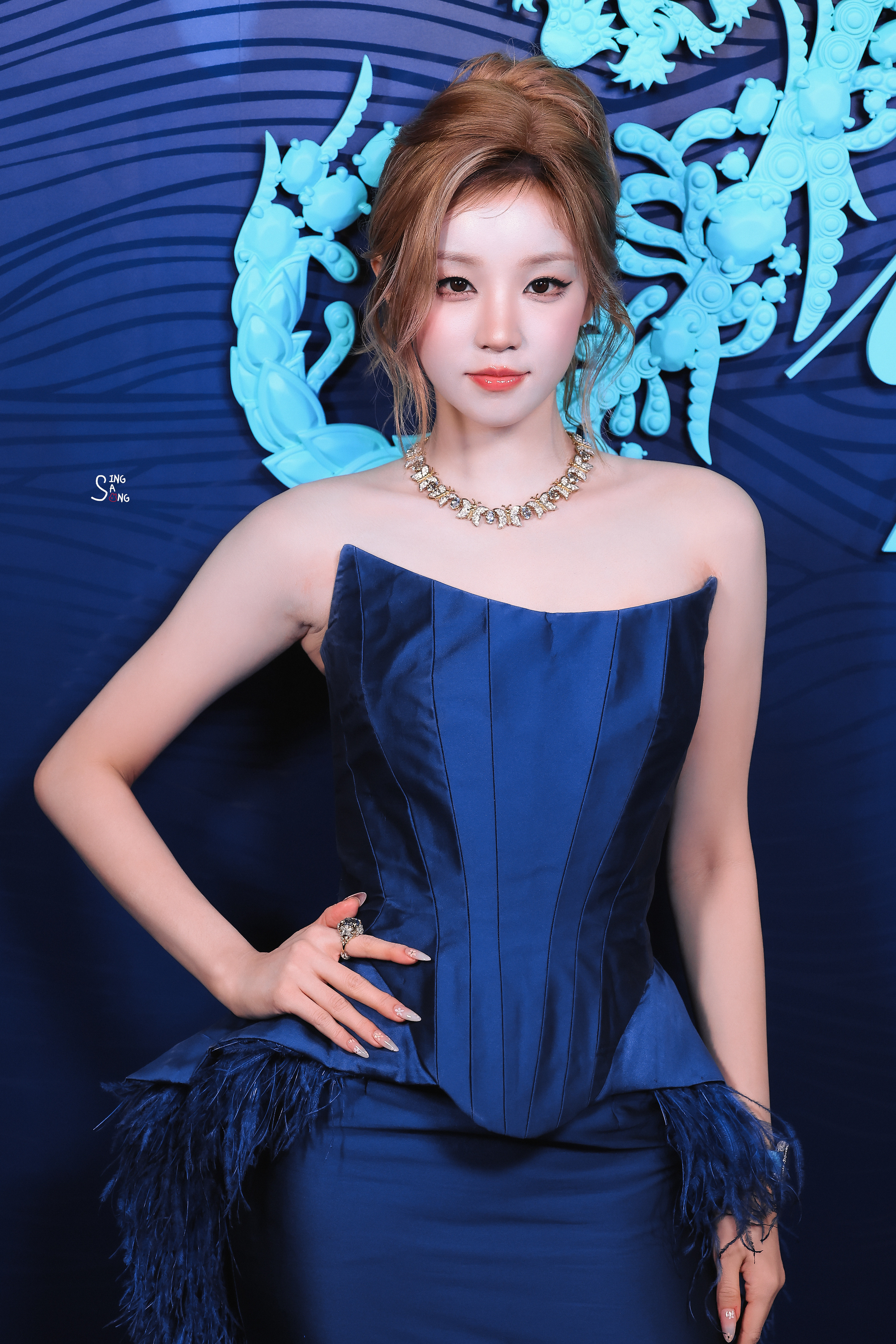 宋雨琦蓝色拖尾长裙宝宝你是一个洋娃娃。。。今天上海活动的宋雨琦我大喊欧尼🧸精致
