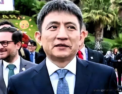 李成钢哪是普通的厉害，简直是让对手犯怵、让队友踏实的硬茬子，贝森特当初怕他怕到嚷