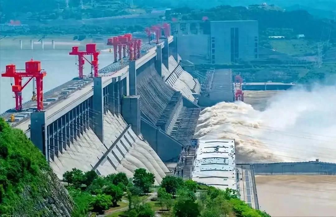 三峡那两千五百亿，钱都去哪儿了？算账后发现故事更精彩了都说三峡大坝工程花了天文