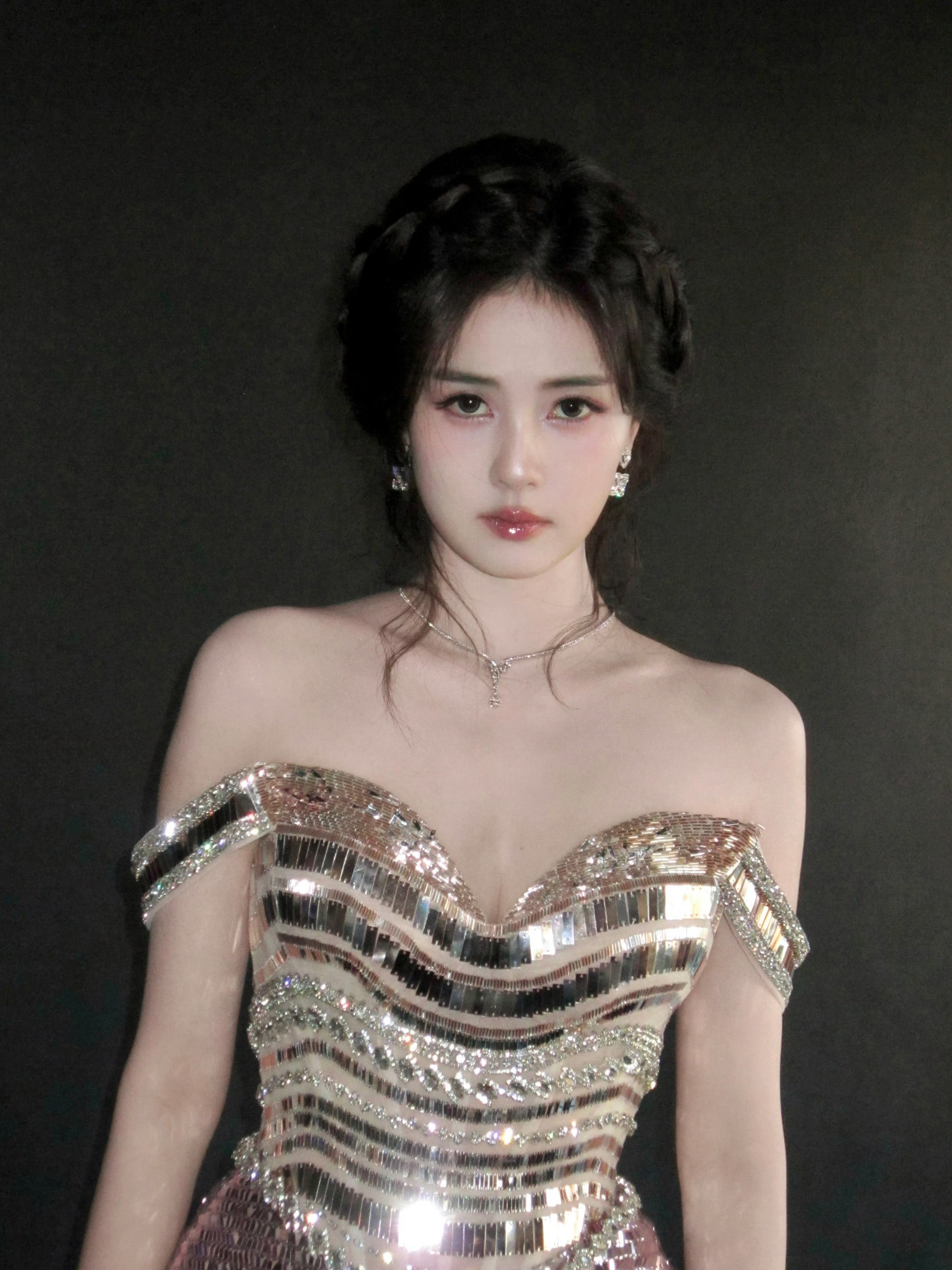 昨天未可直播，白鹿整个人在发光！链接上一次买空一次，真的太美貌了。金鹤龙为白鹿化