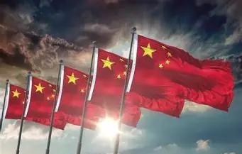 俄罗斯曾突然爆出来说，中国每个月能造五十万架无人机，战争时期能拉到七十万，这直接