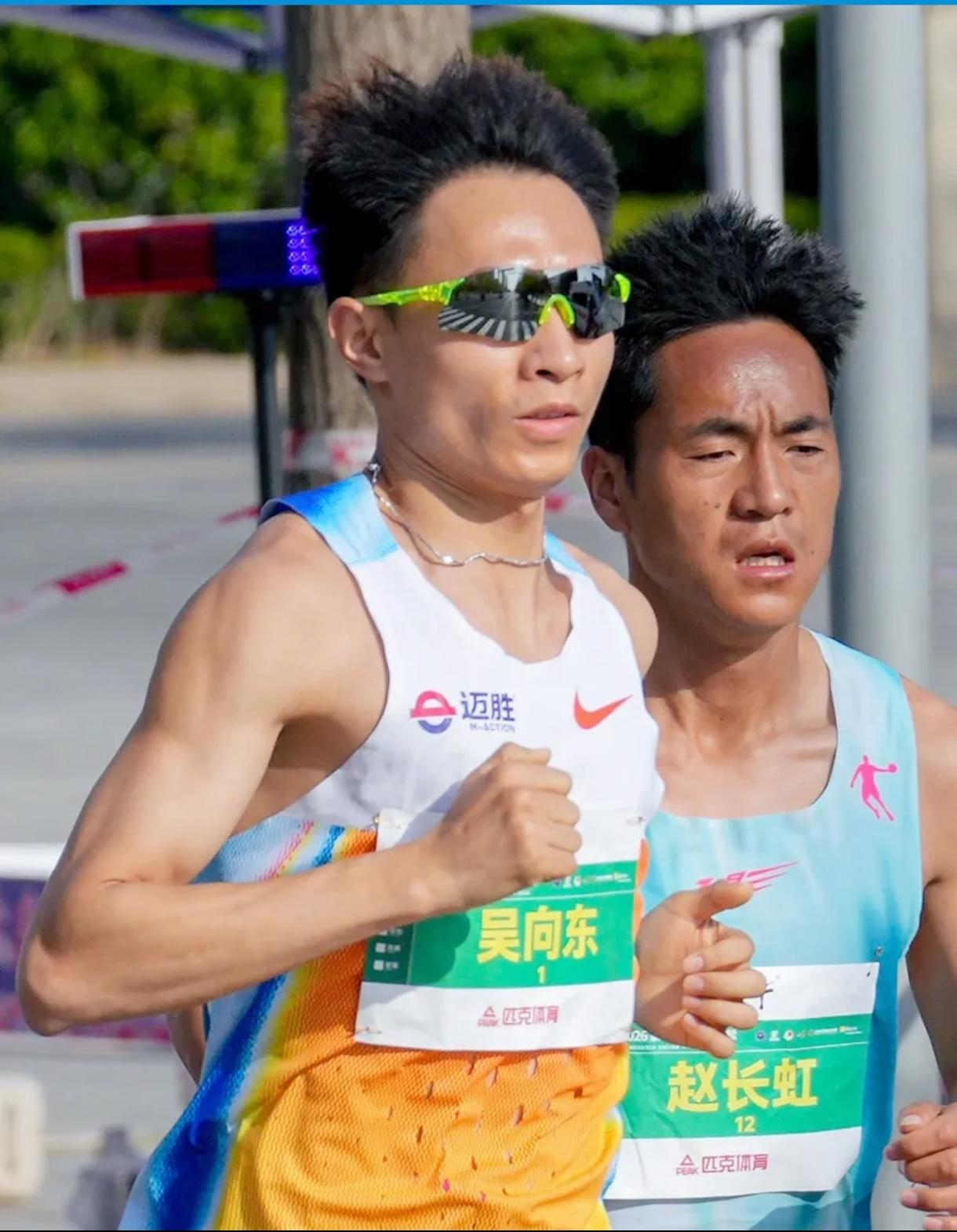 吴向东大连马拉松248完赛，放弃兰马亚运选拔！大连马拉松赛场，吴向东意外掉