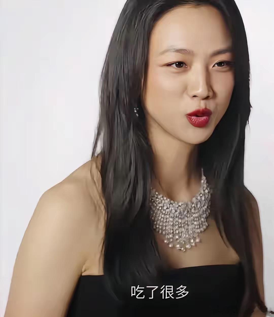 汤唯说，这次我们全家在新疆住了快两个月，一直到孩子开学才回来。我女儿放假我们就出