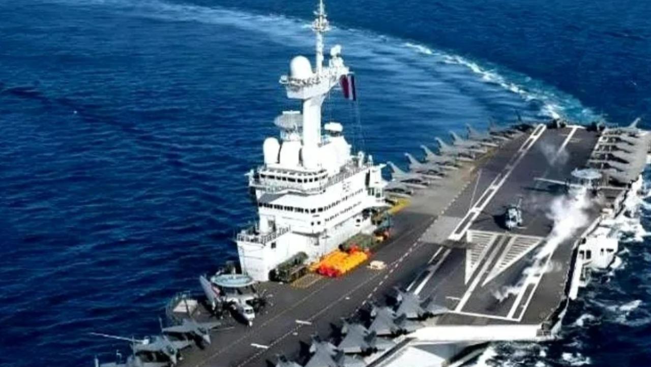 中国又被忽悠了？当中国在拼命制造航母时，老美却不同寻常，居然把精力都用来建造两栖