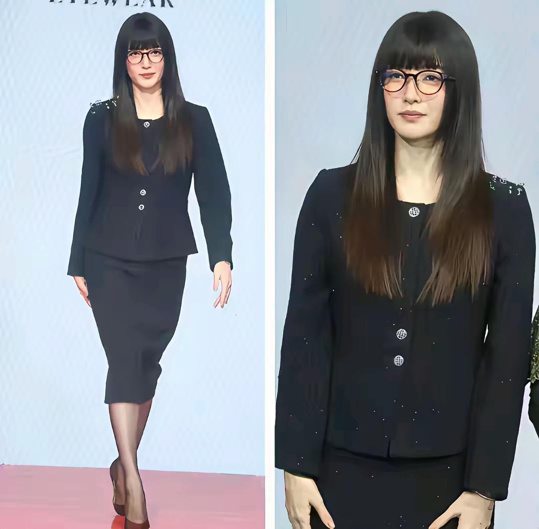 看图片时，真的是判若两人啊。连齐刘海发型、脸型都不像同一个人，这变化都经历了什么