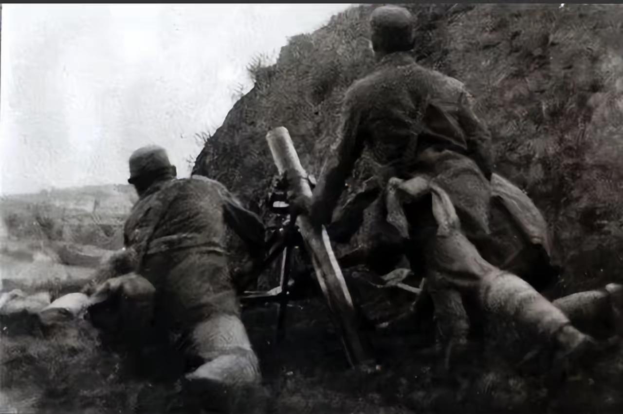 1939年，邓岳率部攻打莘县，伪军城头嘲讽：“几杆破枪也敢攻城？”他怒吼开炮，两