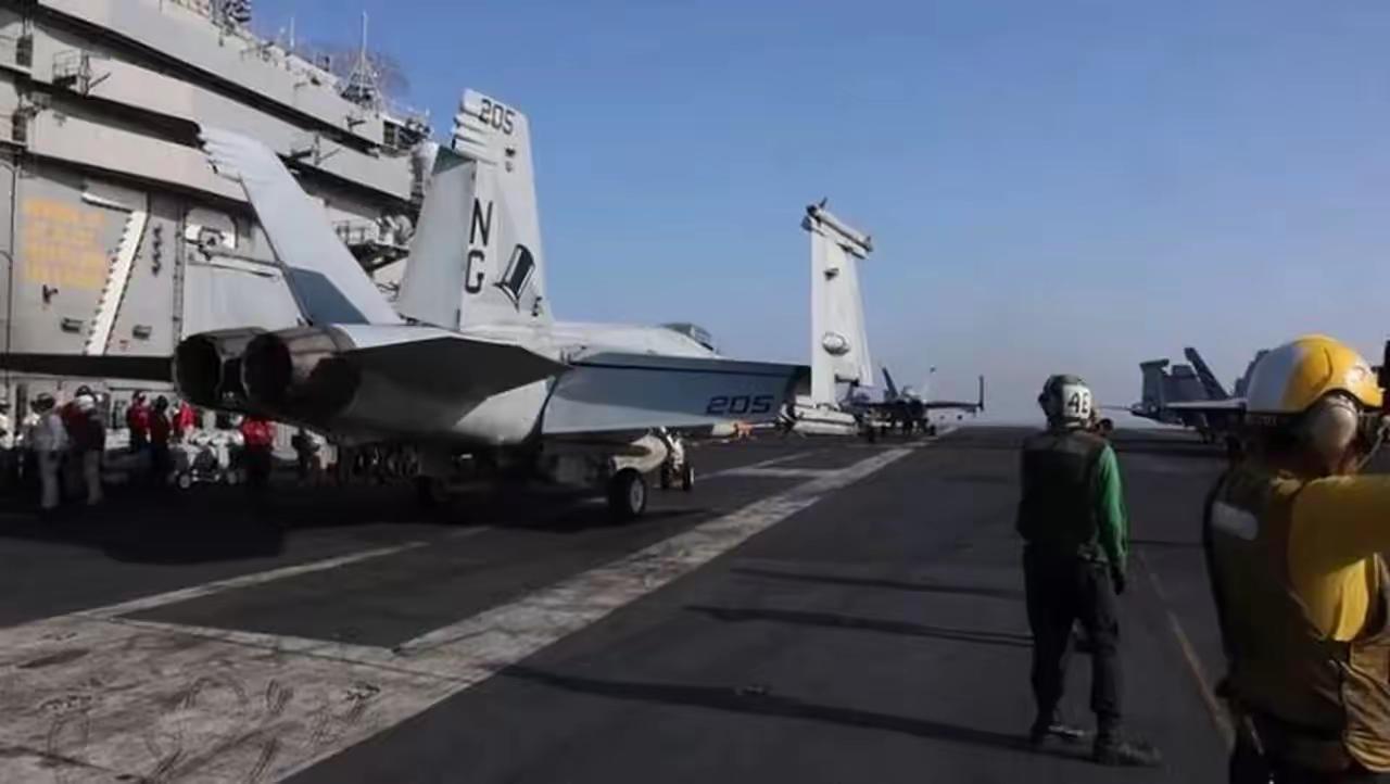 伊朗还是让步了！4月14日，据《纽约时报》的消息称，美军“林肯”号航母编队正驻