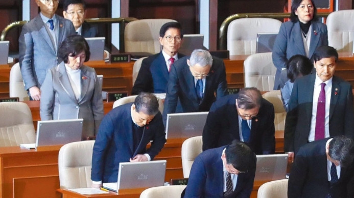 韩国国民力量党韩换金单一化失败，最该出来承担责任的应该是亲尹派代表权性东，态度一