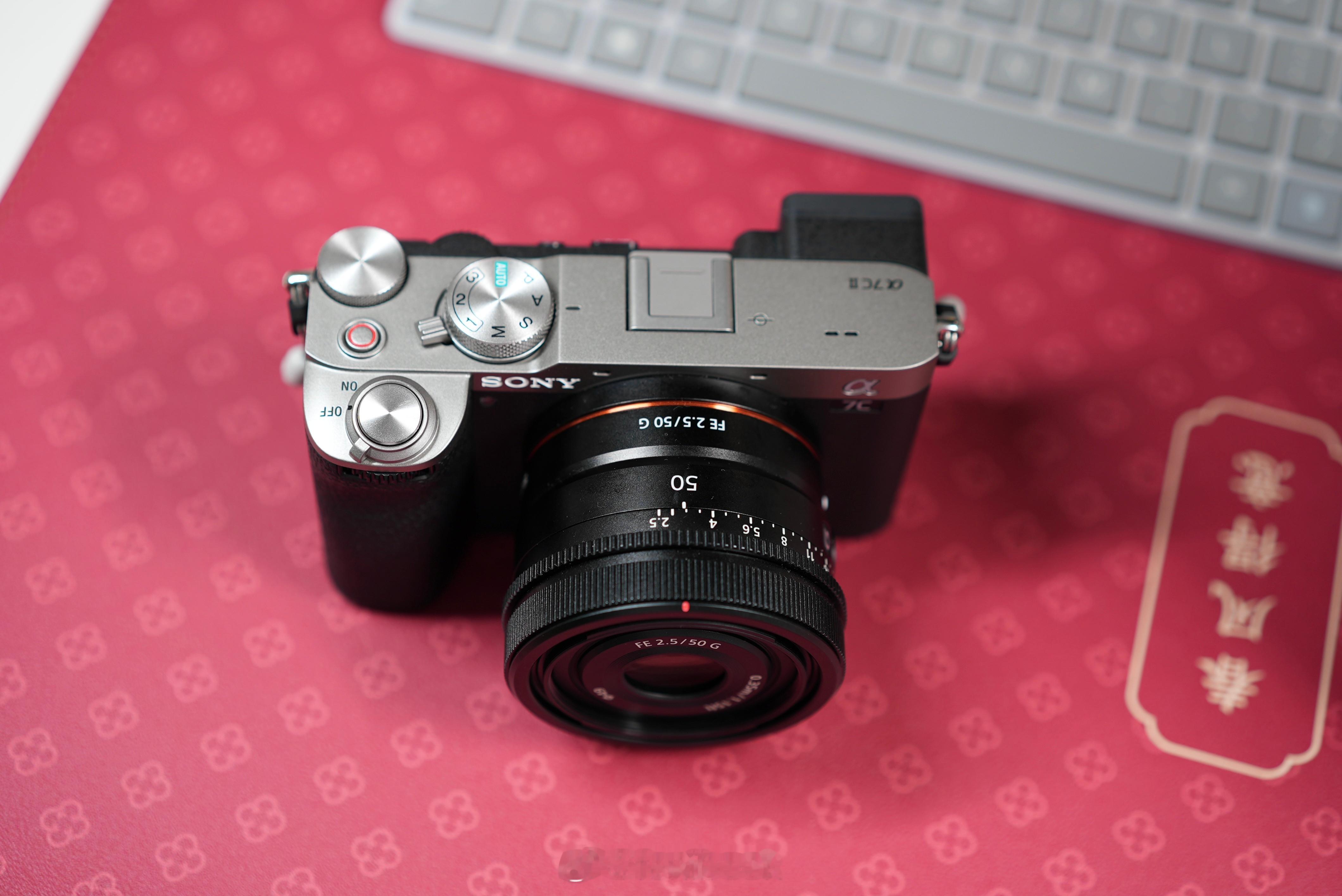 追求手机相机的画质是没有意义的，还得是相机📷尽管手机画质已经摸到了全画幅，但是