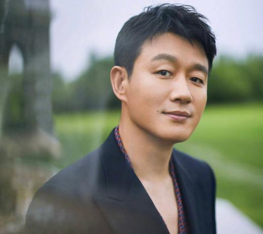 李静问佟大为:"你养生每天喝粥吃白菜豆腐，家里人在胡吃海喝，你不嘴馋吗？"佟大为