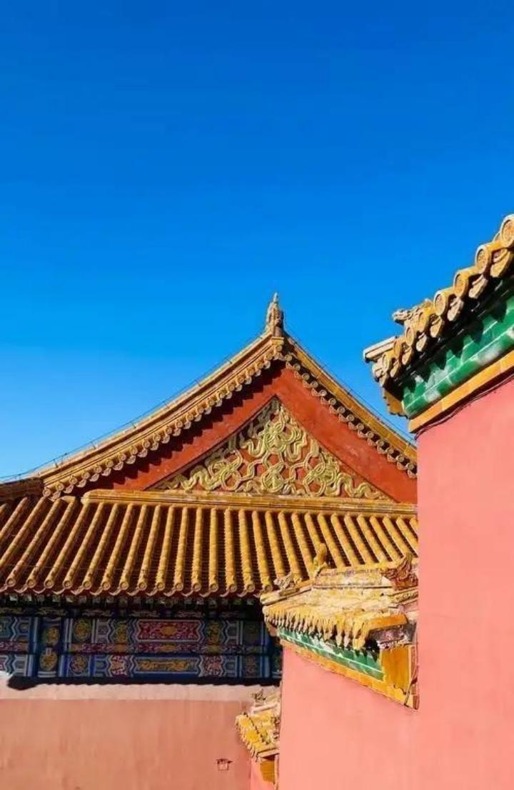 钱到底花哪儿了？故宫缺钱到了什么地步，似乎永远入不敷出？故宫每年门票收入近8亿，