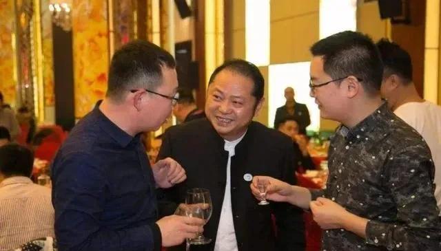 以前的老板，33岁正处，38岁副厅，44岁正厅，熬走了五任搭档，这五位搭档其中一