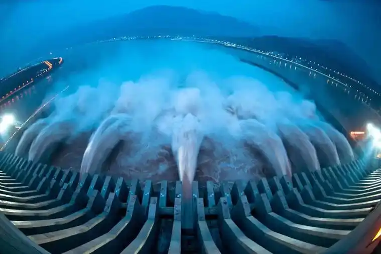 《百万移民的迁徙：三峡工程的另一面》
