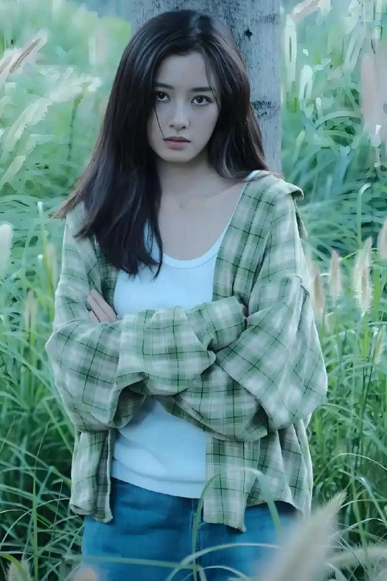 《四喜》最狗血的一幕出现了，不是老冯神机妙算留下桑蚕丝，而是他女儿冯美奇这棵