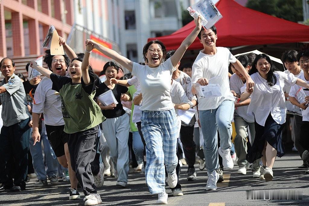 考完就狮子大开口这样的孩子养大了有啥用再过一个月，又一批“白眼狼”要出笼了
