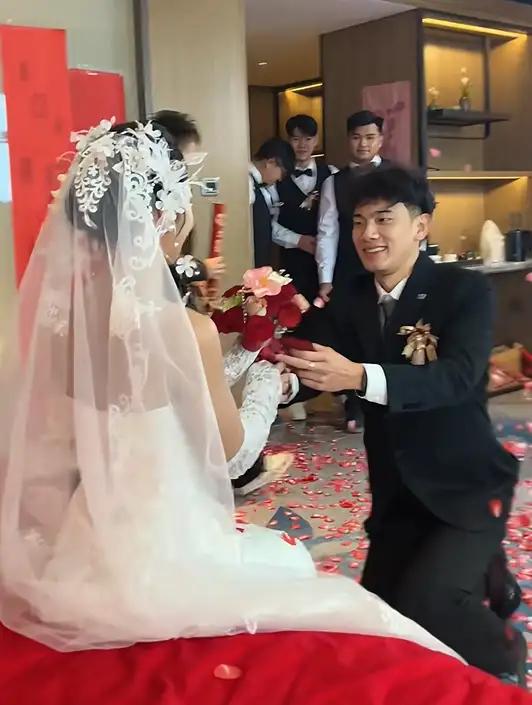 广西男子接亲错认新娘，给伴娘送手捧花，事后越辩越黑，女方气炸。这起广西男子接亲