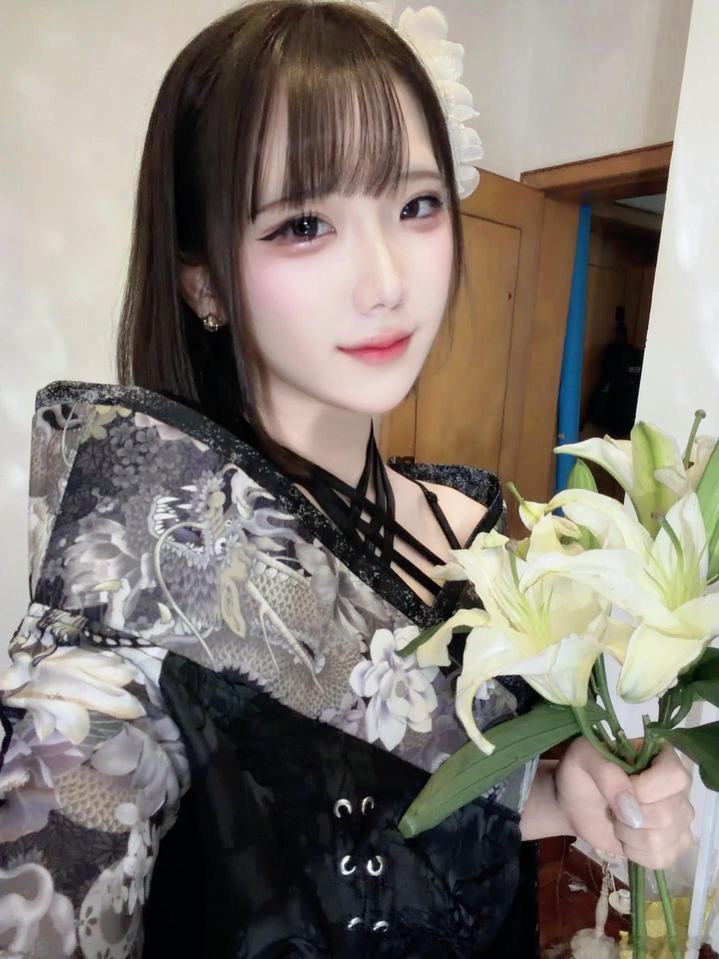 进行了一个生日切的拍😽🤲🏻🔗丢评论区里19:00见[比心]​​​
