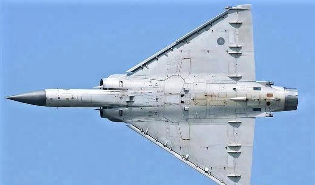 上世纪80年代，我国空军主力还是歼-6。有飞行员去法国试飞幻影2000，体验后完