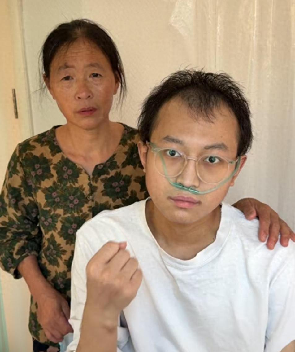 “麻绳专挑细处断！”25岁的四川广安小伙郭杰，在成都查出白血病，更绝望的是，骨髓