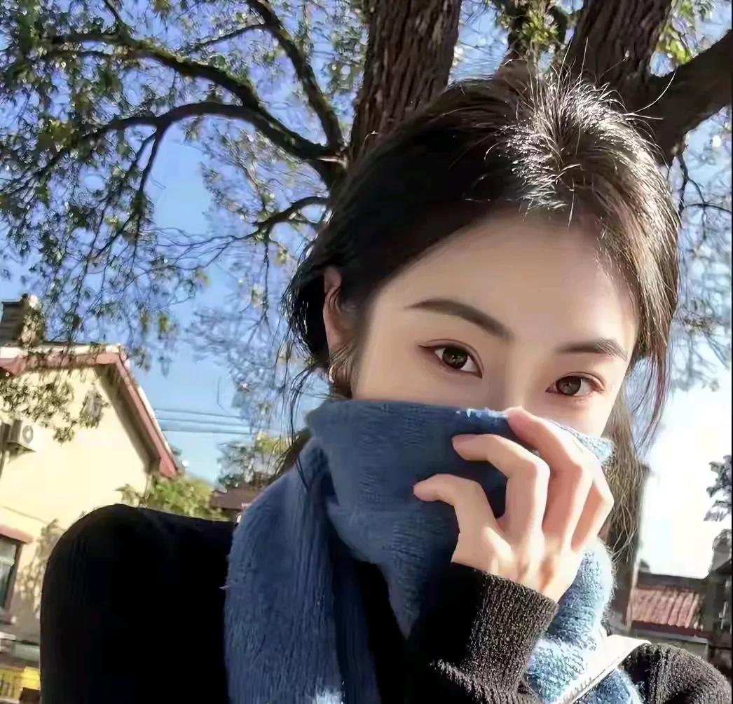 一对相亲相爱了五年的小夫妻，因为男人的劈腿离婚了。此时，女孩的心算是彻彻底底的