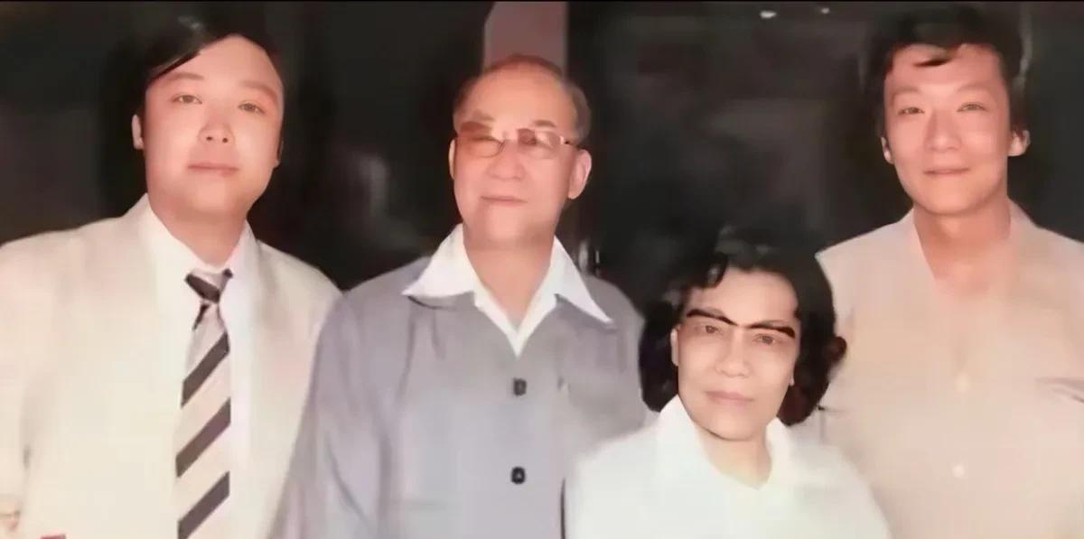 师胜杰是相声大师侯宝林的关门弟子，他是1984年在青岛拜的侯宝林。老汪是曲艺赛