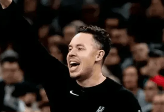 NBA常规赛：马刺vs森林狼的比赛已经结束，马刺最终112-125不敌森林狼。