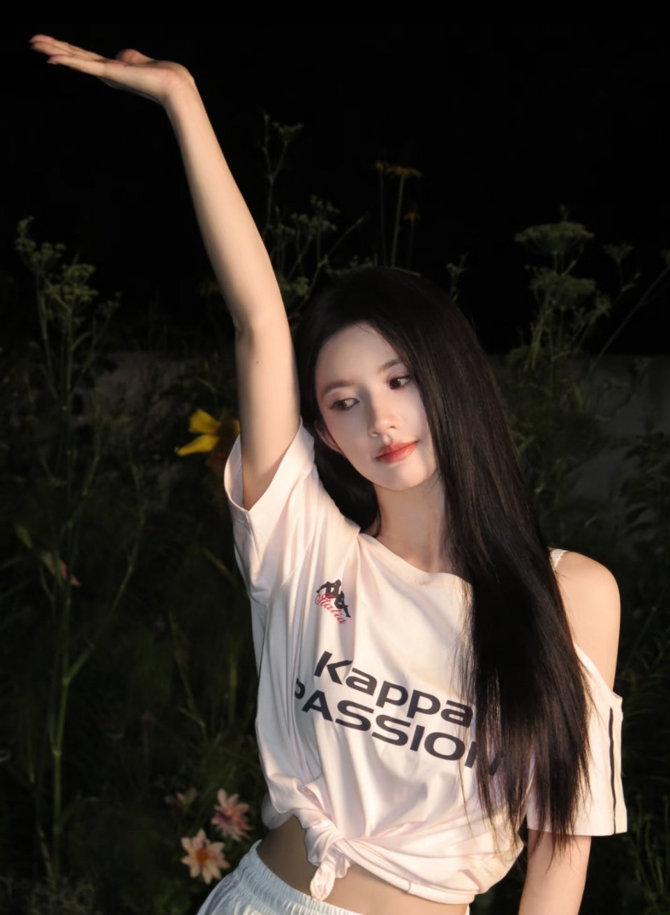 刘些宁lxn刘些宁公主lxn刘些宁谢玉璋仍然有开在泥泞里温柔的花，有明晃晃的