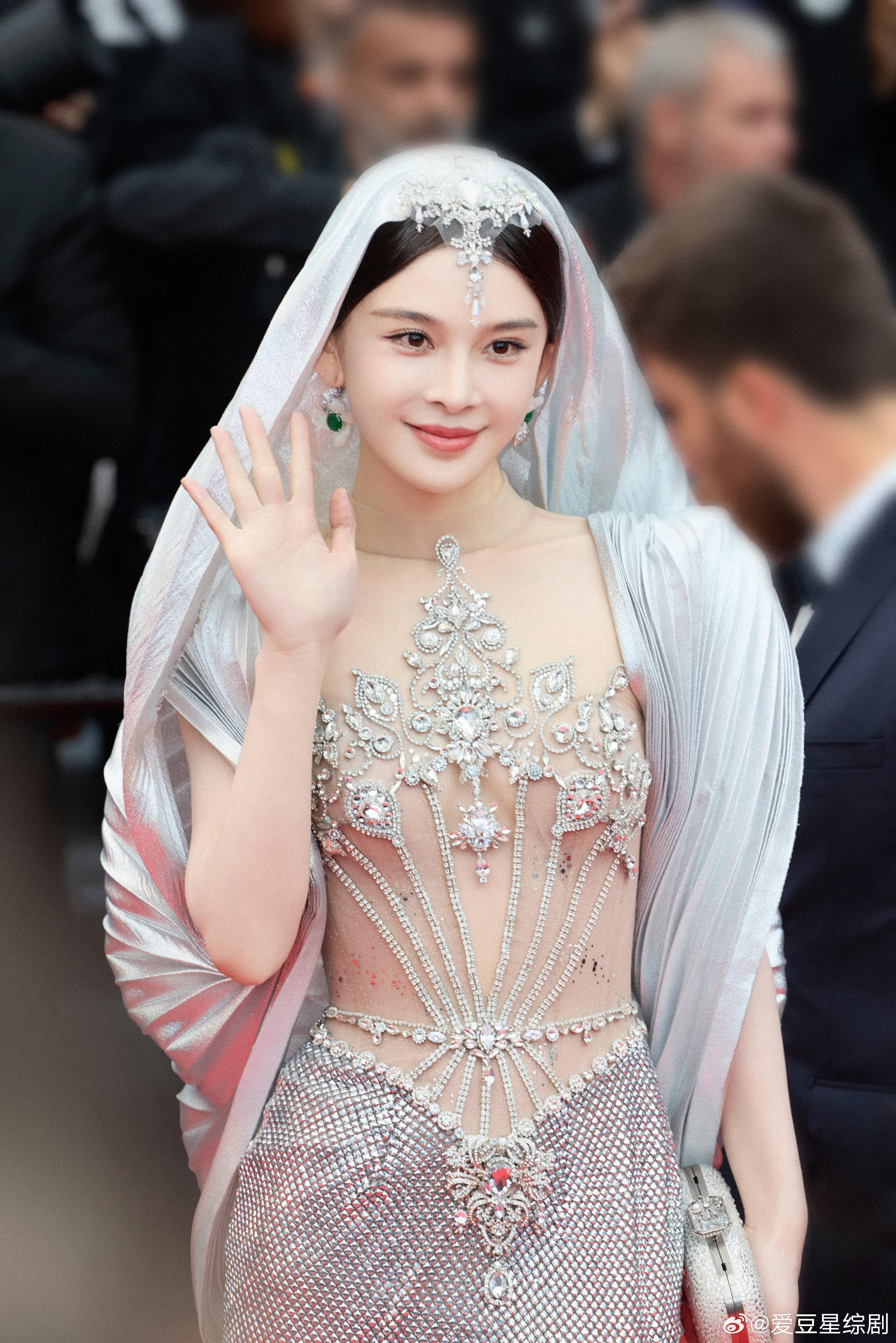 赵樱子散场了都不舍得走戛纳结束樱子开启沉浸式回味模式！微博当朋友圈发可还行？这股